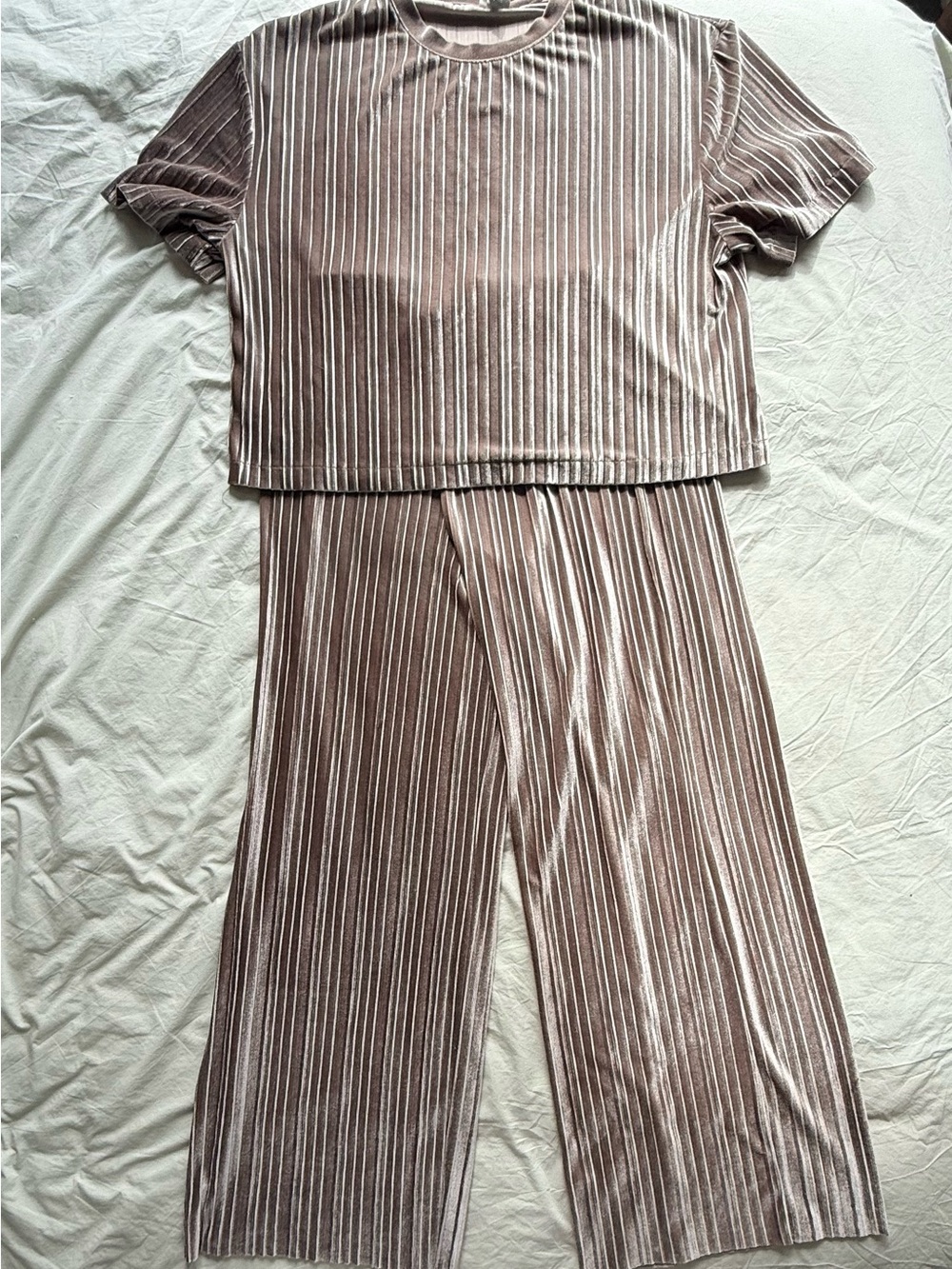 A New Day Velvet Pleated Wide-Leg Jumpsuit Set in Silver size M/L